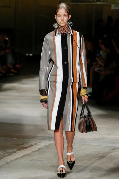 Look 14
